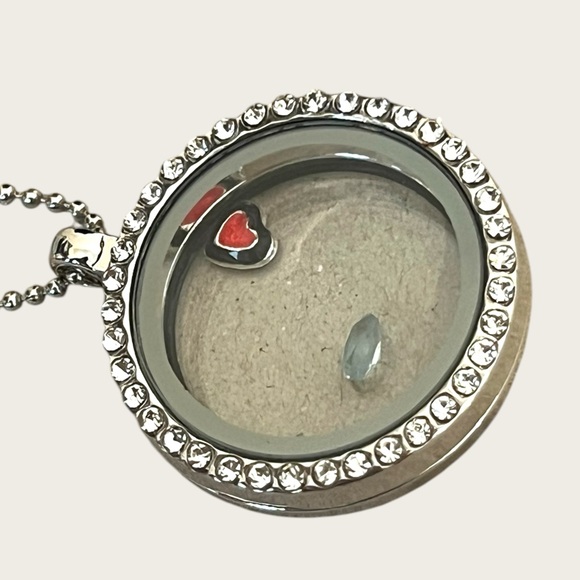 Elegant stainless steel locket Pendant & Necklace an aquamarine stone inside - Picture 4 of 4